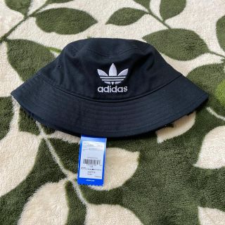 アディダス(adidas)のバケット(ハット)