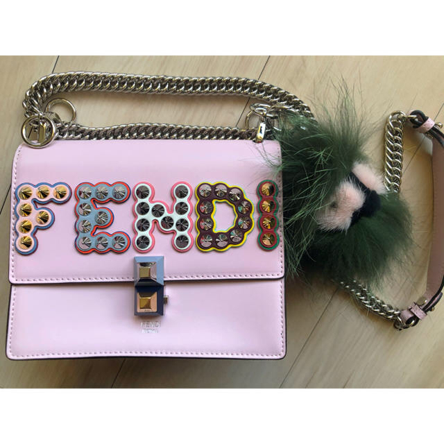 【FENDI】キャナイ　ロゴスタッズチェーンバック