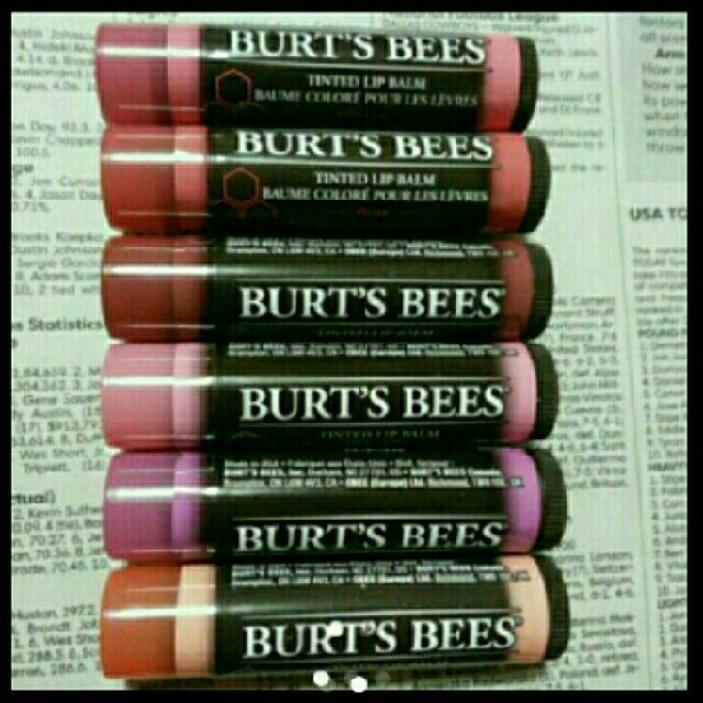BURT'S BEES(バーツビーズ)のバーツビーズティンテッド♥ジニア コスメ/美容のスキンケア/基礎化粧品(リップケア/リップクリーム)の商品写真