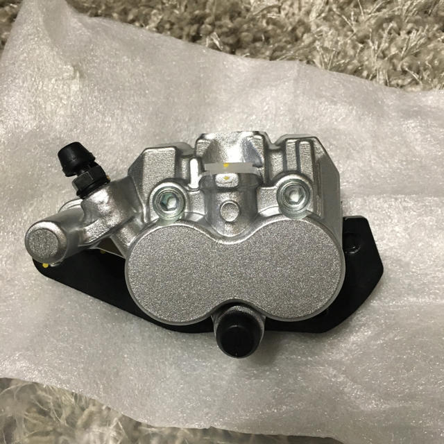 KLX250 フロントブレーキキャリパー 新品の通販 by あいん's KLX250 フロントブレーキキャリパー 新品の通販 by あいん's