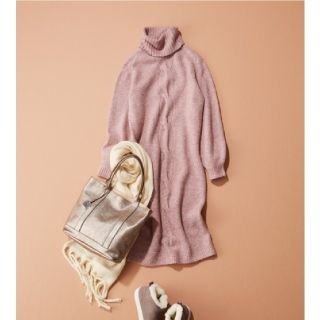 プラステ(PLST)の【美品】♥️PLST♥️【DS】ケーブルニットワンピース。サイズM。(ひざ丈ワンピース)