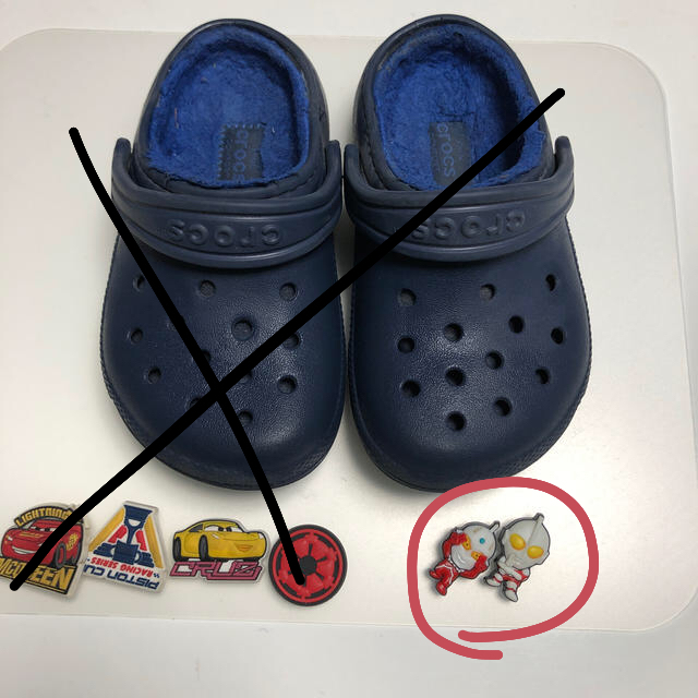 crocs(クロックス)の専用です。 キッズ/ベビー/マタニティのキッズ靴/シューズ(15cm~)(サンダル)の商品写真