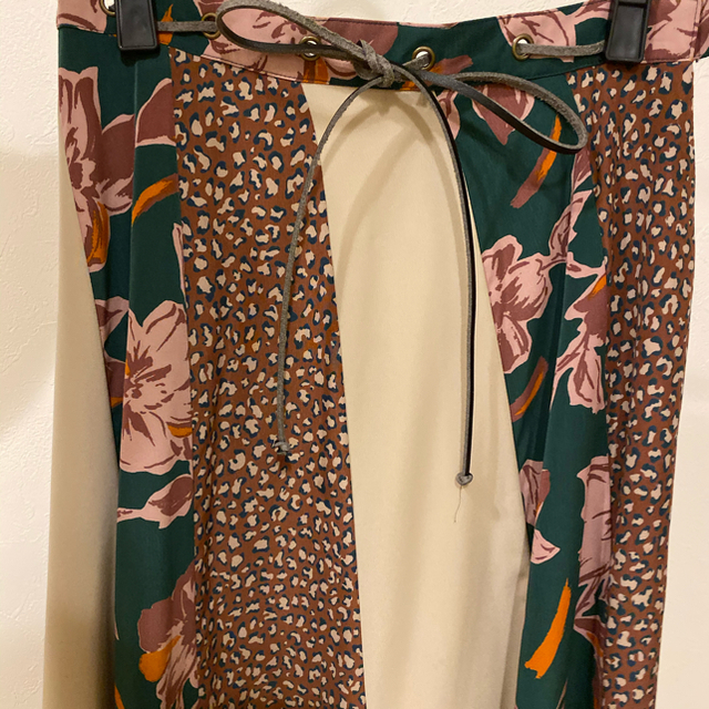 LagunaMoon(ラグナムーン)のラグナムーンパンツとリリーブラウンスカート レディースのパンツ(カジュアルパンツ)の商品写真