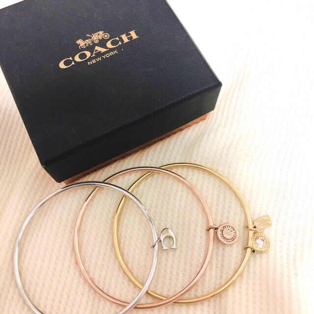 COACH(コーチ)のcoach ♡ ブレスレット（3つセット） レディースのアクセサリー(ブレスレット/バングル)の商品写真