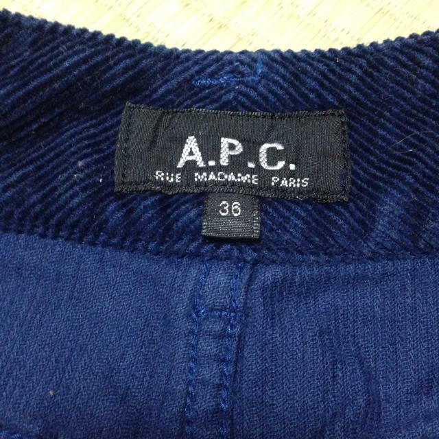 A.P.C(アーペーセー)のAPCコーデュロイスカート36ネイビー レディースのスカート(ミニスカート)の商品写真