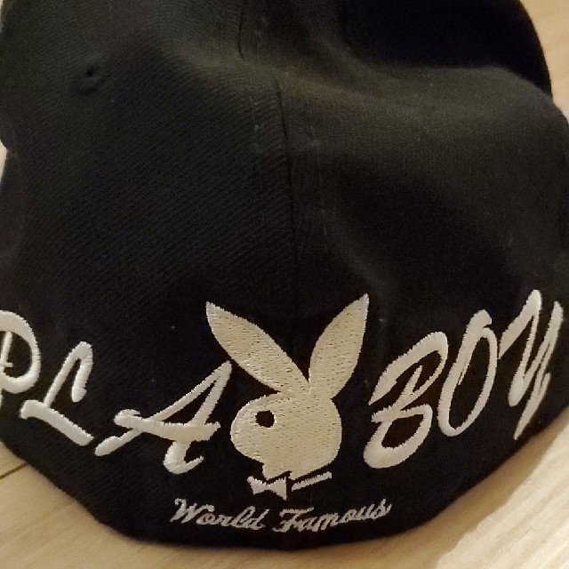 Supreme(シュプリーム)の【確実正規品】Supreme×PLAYBOY×NEWERA　ベースボールキャップ メンズの帽子(キャップ)の商品写真