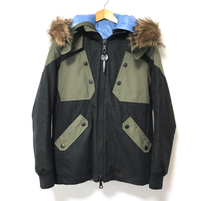 最も MONCLER - 定20万美品 MONCLER ウール切替ファーフードダウン