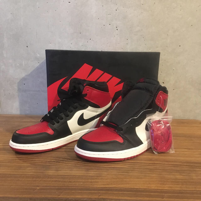 靴/シューズair jordan 1 bred toe つま赤