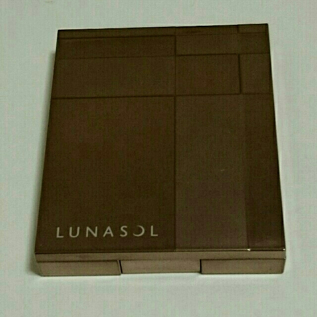 LUNASOL(ルナソル)のルナソル 廃盤アイシャドウ 送料込 コスメ/美容のベースメイク/化粧品(アイシャドウ)の商品写真