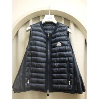 モンクレール(MONCLER)のMoncler 正規品フリルダウンベスト(ダウンベスト)