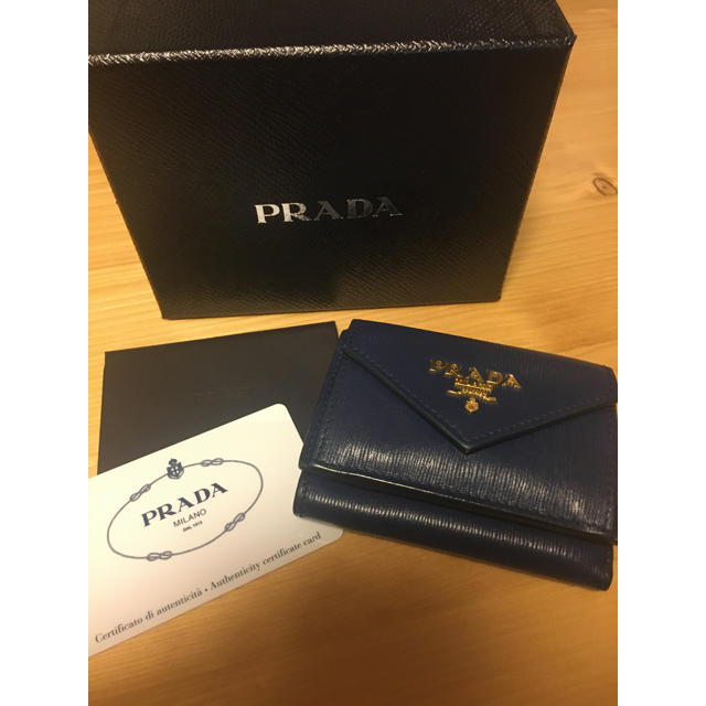 PRADA(プラダ)の美品　プラダ　三つ折り　ミニウォレット レディースのファッション小物(財布)の商品写真