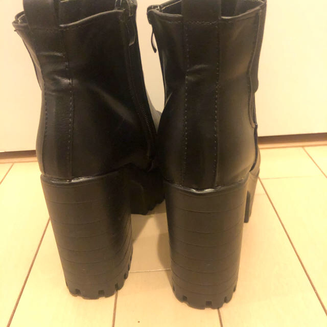 黒　ショートブーツ　厚底 レディースの靴/シューズ(ブーツ)の商品写真