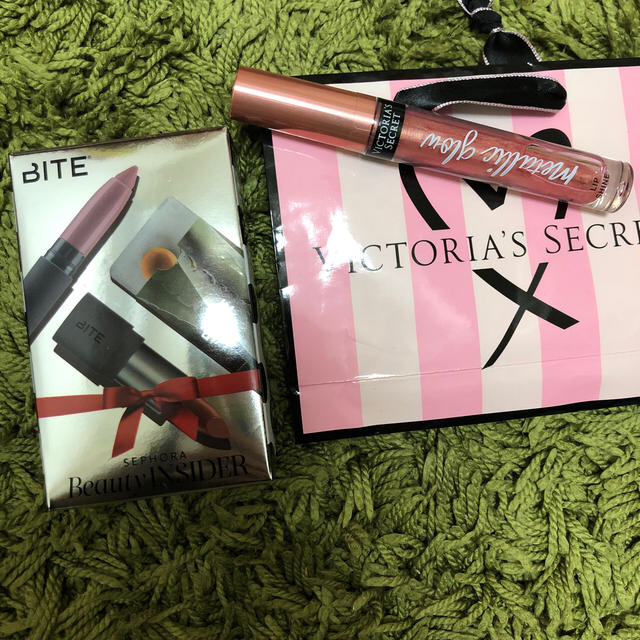 Victoria's Secret(ヴィクトリアズシークレット)の福袋　セット販売　化粧品　マスク　香水 コスメ/美容のキット/セット(コフレ/メイクアップセット)の商品写真