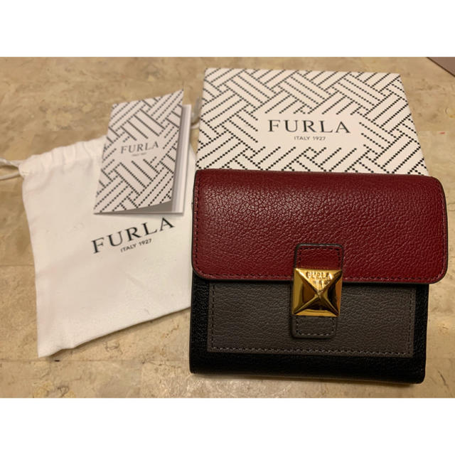 FURLA 三つ折り財布