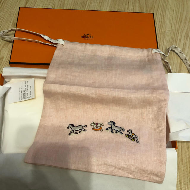 Hermes(エルメス)のエルメス　ベビー　ピンク　巾着　未使用 レディースのファッション小物(ポーチ)の商品写真