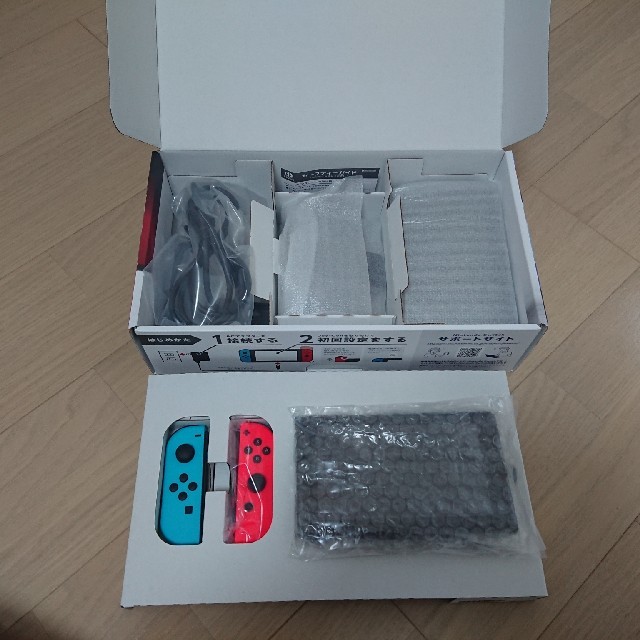 Nintendo Switch(ニンテンドースイッチ)のNintendo Switch Joy-Con (L) ネオンブルー / (R… エンタメ/ホビーのゲームソフト/ゲーム機本体(その他)の商品写真