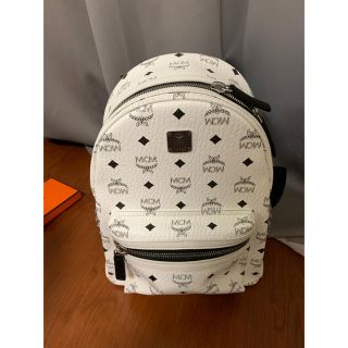 エムシーエム(MCM)のmcm リュック　off-white(リュック/バックパック)