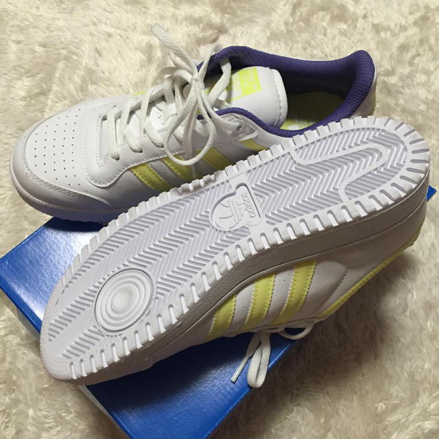 adidas(アディダス)のアディダス♡未使用スニーカー24㎝の方に レディースの靴/シューズ(スニーカー)の商品写真