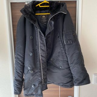 アルファインダストリーズ(ALPHA INDUSTRIES)のメンズアウター黒ダウン(ダウンジャケット)