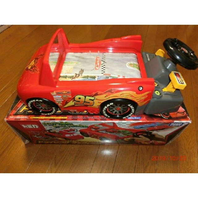 Takara Tomy(タカラトミー)のカーズ ドライビングマックイーン エンタメ/ホビーのおもちゃ/ぬいぐるみ(ミニカー)の商品写真