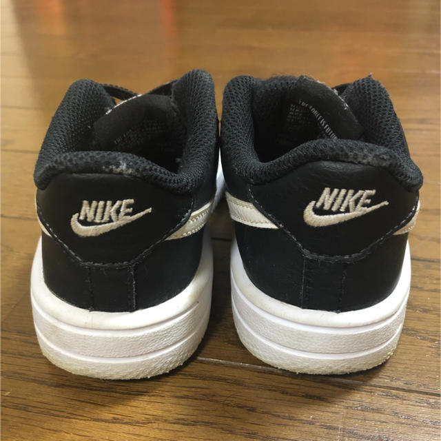 NIKE(ナイキ)のNIKEスニーカー キッズ/ベビー/マタニティのキッズ靴/シューズ(15cm~)(スニーカー)の商品写真