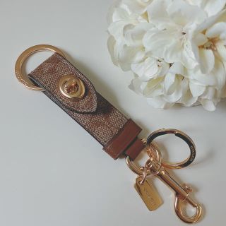 コーチ(COACH)の【新品】COACH コーチ　ターンロック　シグネチャー キーリング(キーホルダー)