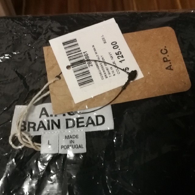 A.P.C(アーペーセー)の19FW A.P.C. x Brain Dead 黒 サイズL メンズのトップス(Tシャツ/カットソー(半袖/袖なし))の商品写真