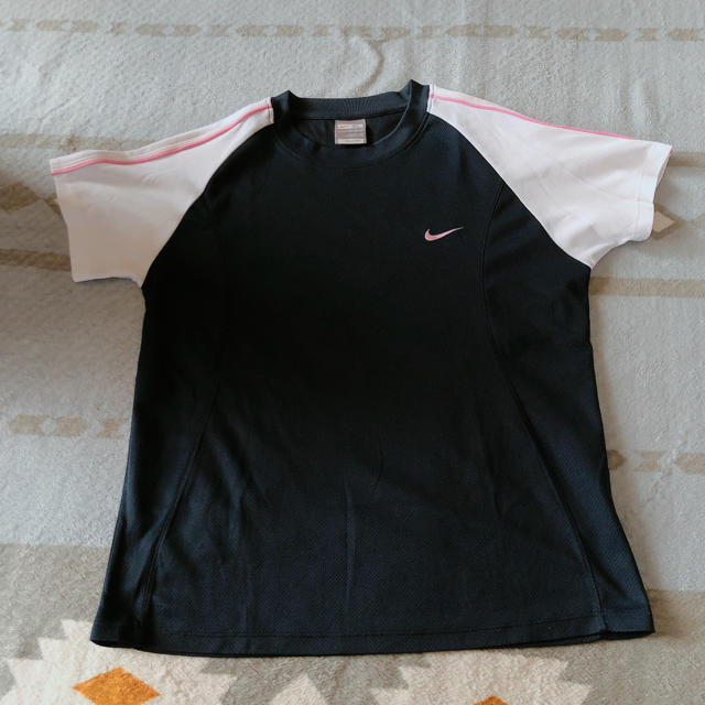 NIKE(ナイキ)のNIKETシャツ レディースのトップス(Tシャツ(半袖/袖なし))の商品写真