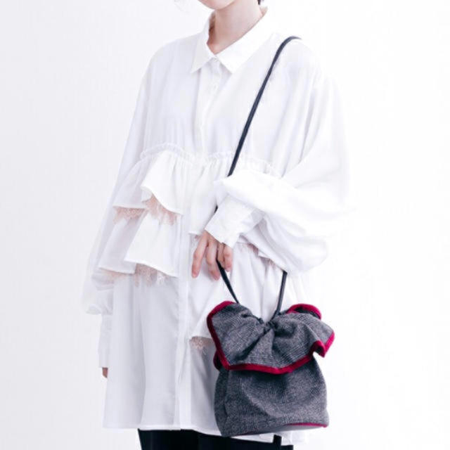 merlot(メルロー)のmerlot plus パイピング ポシェット　巾着バッグ レディースのバッグ(ショルダーバッグ)の商品写真