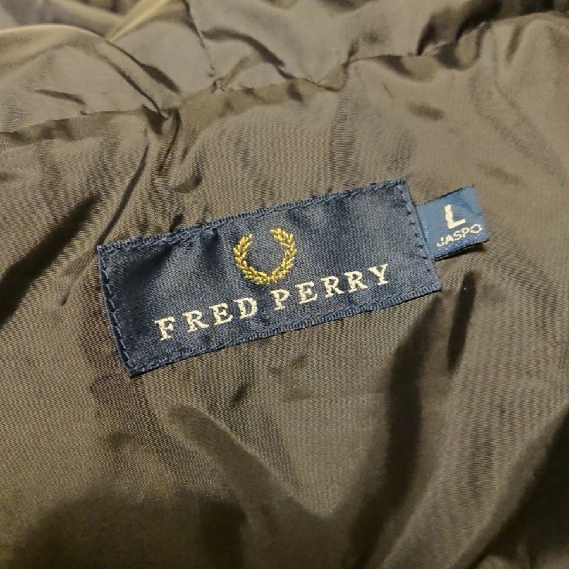 FRED PERRY(フレッドペリー)のFRED PERRY フレッドペリーコーチダウンジャケットサイズＬホワイトロング メンズのジャケット/アウター(ダウンジャケット)の商品写真