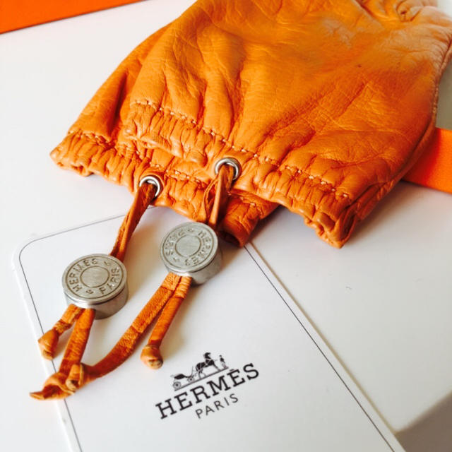 Hermes(エルメス)のHERMES  オレンジ ドゴングローブ レディースのファッション小物(手袋)の商品写真