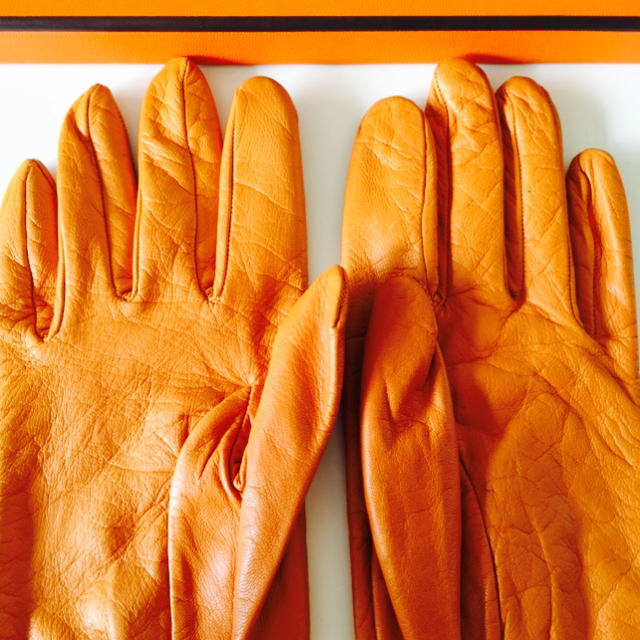 Hermes(エルメス)のHERMES  オレンジ ドゴングローブ レディースのファッション小物(手袋)の商品写真