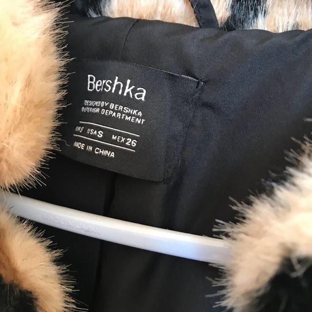 Bershka(ベルシュカ)のBershka レオパード柄 コートSお値下げ レディースのジャケット/アウター(毛皮/ファーコート)の商品写真