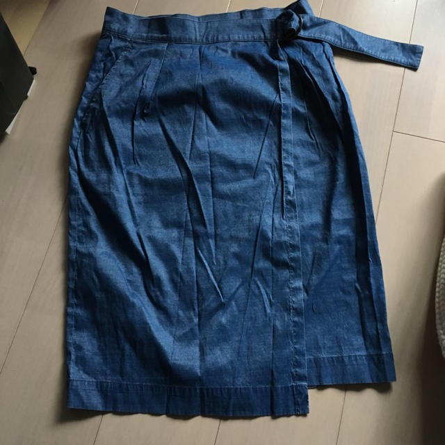 tiara(ティアラ)のtiara デニムラップスカート レディースのスカート(ひざ丈スカート)の商品写真