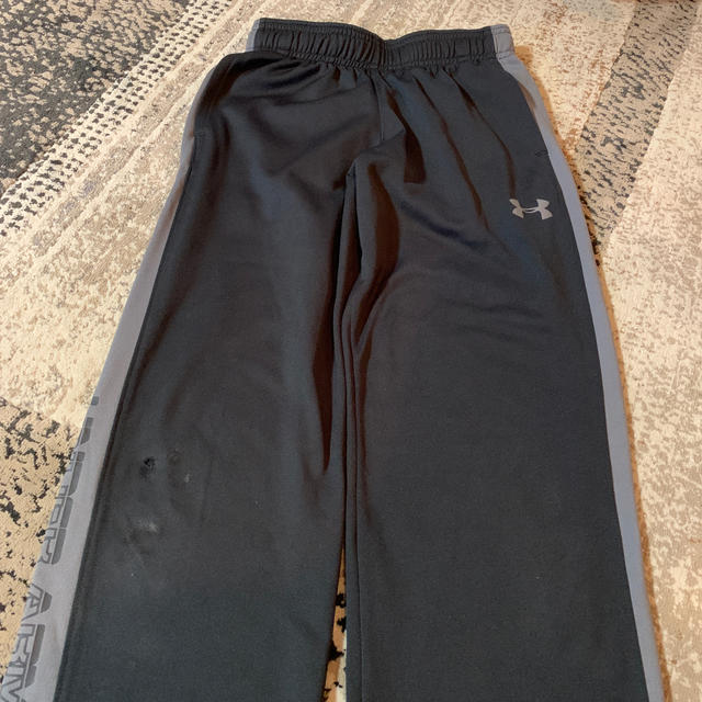 UNDER ARMOUR(アンダーアーマー)のアンダーアーマー✩.*˚ジャージパンツ140cm キッズ/ベビー/マタニティのキッズ服男の子用(90cm~)(パンツ/スパッツ)の商品写真