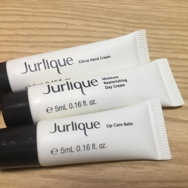 Jurlique(ジュリーク)の【お値下げ！新品未使用】jurlique ジュリーク お試し3点セット 値下げ コスメ/美容のスキンケア/基礎化粧品(フェイスクリーム)の商品写真