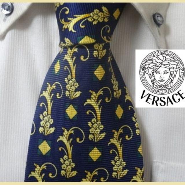 Gianni Versace(ジャンニヴェルサーチ)のVERSACE★ヴェルサーチ【ロゴ入り総柄】ネクタイ★エレガント★最高級 メンズのファッション小物(ネクタイ)の商品写真