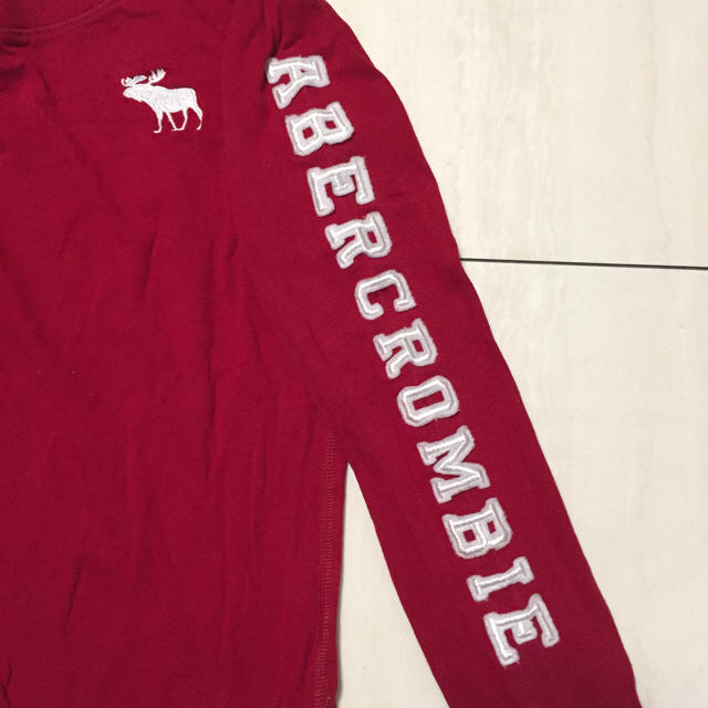 Abercrombie&Fitch(アバクロンビーアンドフィッチ)のアバクロ 赤 ロングTシャツ レディースのトップス(Tシャツ(長袖/七分))の商品写真