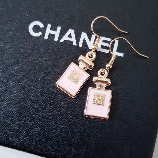 シャネル(CHANEL)のcoco風　パフュームピアス/PINK(ピアス)