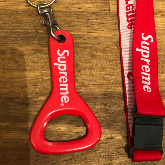 100％品質 supreme ボトルオープナー シュプリーム キーホルダー econet.bi