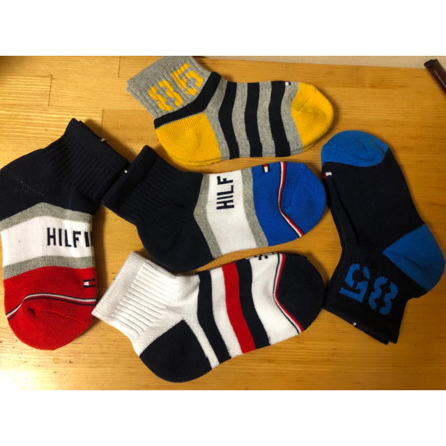 TOMMY HILFIGER(トミーヒルフィガー)のトミーヒルフィガー TOMMY HILFIGER 子供ソックス靴下 5足セット2 キッズ/ベビー/マタニティのこども用ファッション小物(靴下/タイツ)の商品写真