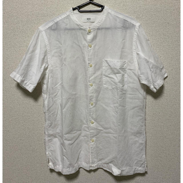 UNIQLO(ユニクロ)のUNIQLO ノーカラーリネン半袖シャツ ホワイト Mサイズ メンズのトップス(シャツ)の商品写真