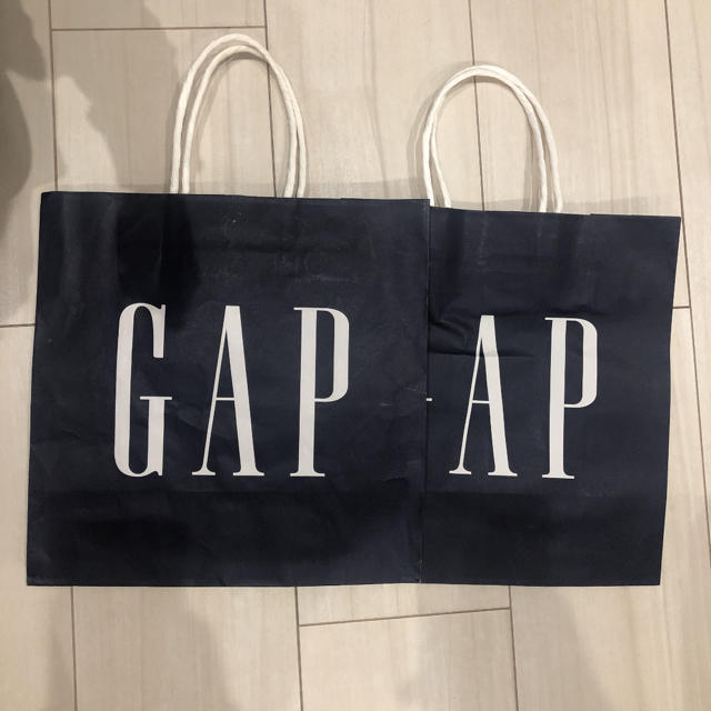 GAP(ギャップ)のGAP ギャップ 紙袋　ショップ袋　ショッパー 2点セット　二枚セット　ギフト レディースのバッグ(ショップ袋)の商品写真