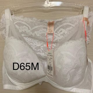 トリンプ(Triumph)のトリンプ D65M クラシカルレース Deep V ブラジャー 白(ブラ&ショーツセット)