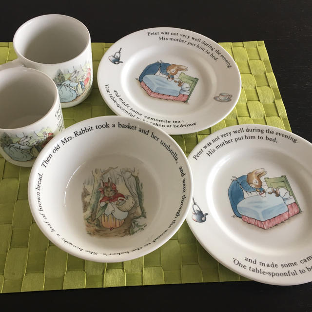 WEDGWOOD(ウェッジウッド)のピーターラビット マグカップ セット インテリア/住まい/日用品のキッチン/食器(食器)の商品写真