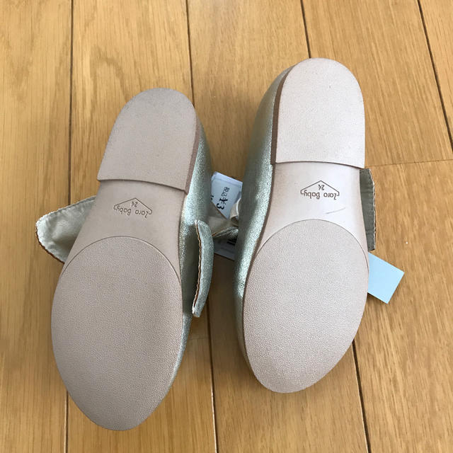 ZARA KIDS(ザラキッズ)の新品 ZARA ベビーシューズ 15.5cm ゴールド リボン キッズ/ベビー/マタニティのキッズ靴/シューズ(15cm~)(その他)の商品写真