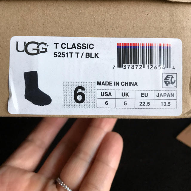 UGG(アグ)のUGG  ブーツ　13.5  kids キッズ/ベビー/マタニティのベビー靴/シューズ(~14cm)(ブーツ)の商品写真