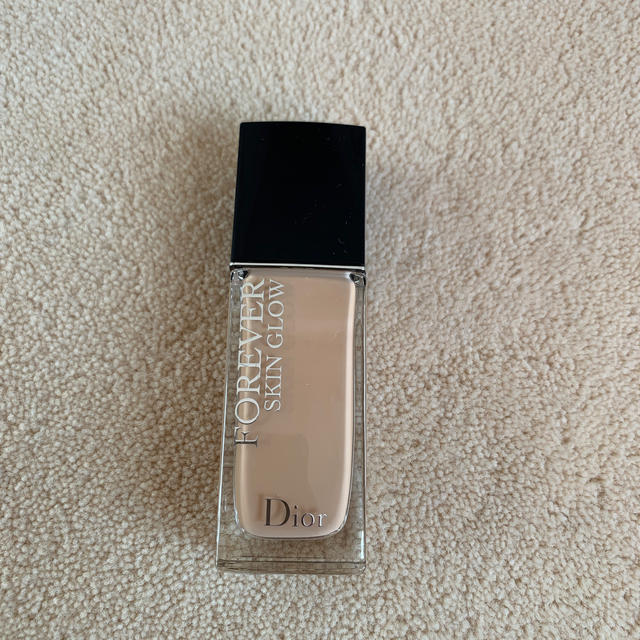 Dior  フォーエバー スキングロウ ファンデーション