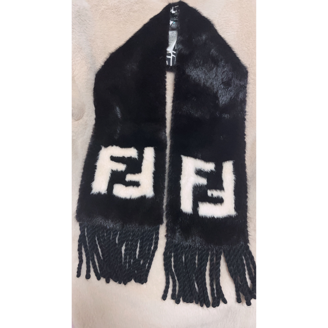 年末セール  Fendi ファーマフラー