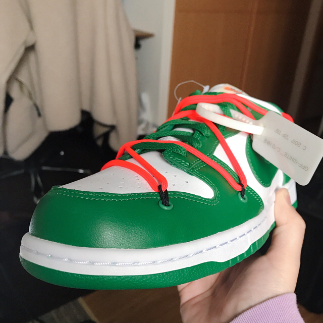 OFF-WHITE(オフホワイト)のNIKE × off-white ダンクLOW 28cm メンズの靴/シューズ(スニーカー)の商品写真